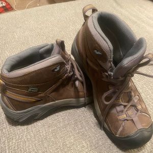 KEEN Womens size 9.5 Waterproof Boots